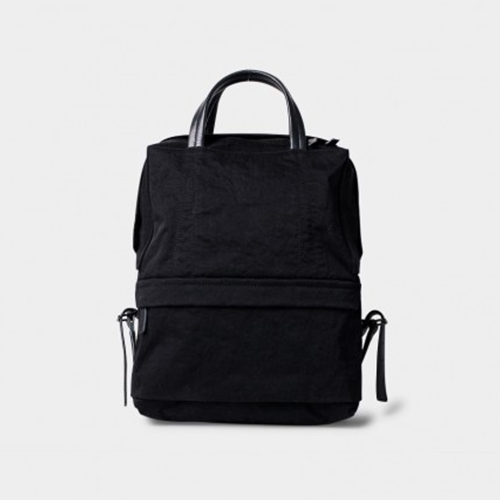 黑色帆布双肩包