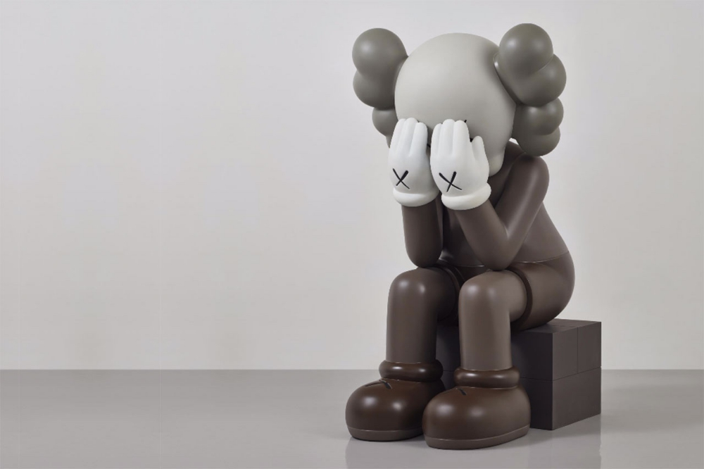 KAWS 雕塑作品《Seated Companion》以天价 320 万港元拍卖成交
