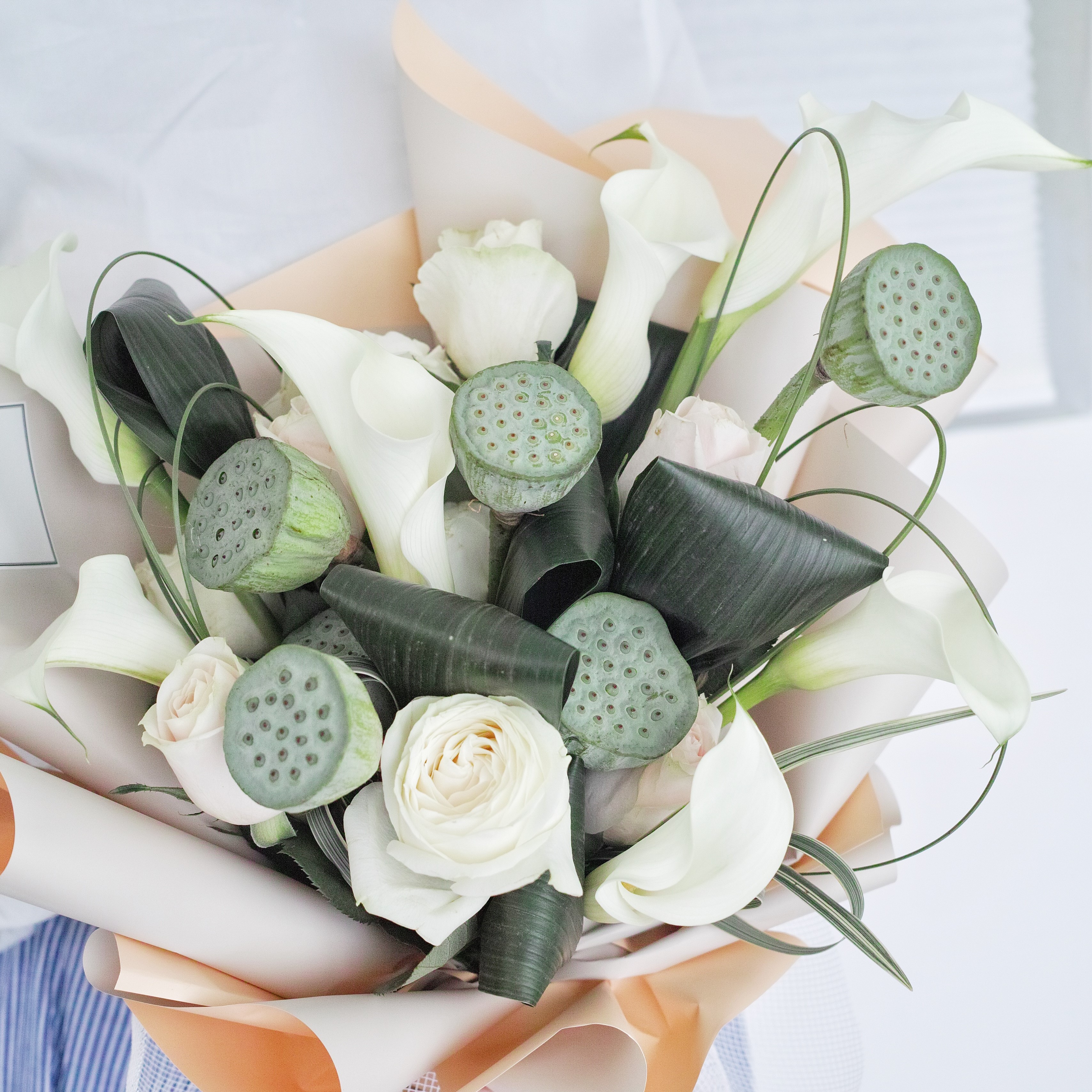 白绿色系莲蓬海芋花束