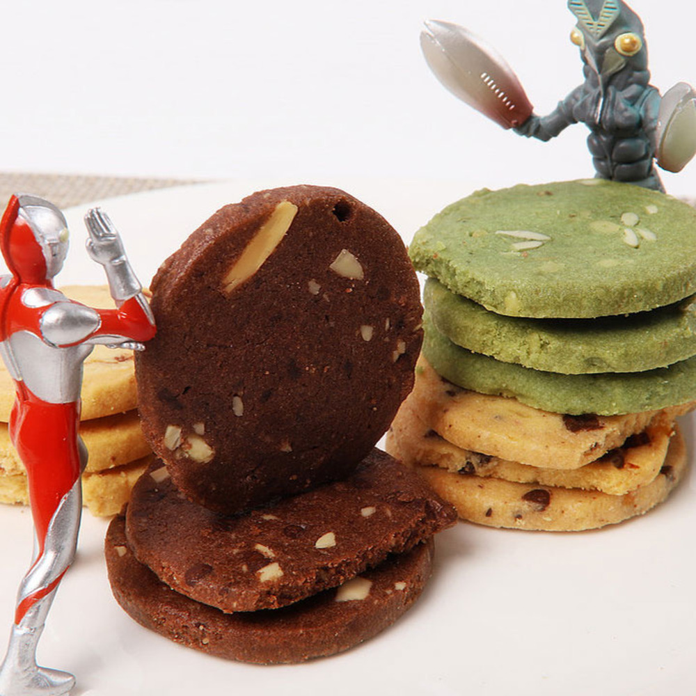 奥特曼 | 曲奇饼干内附送限定版奥特曼和巴鲁坦星人公仔一对