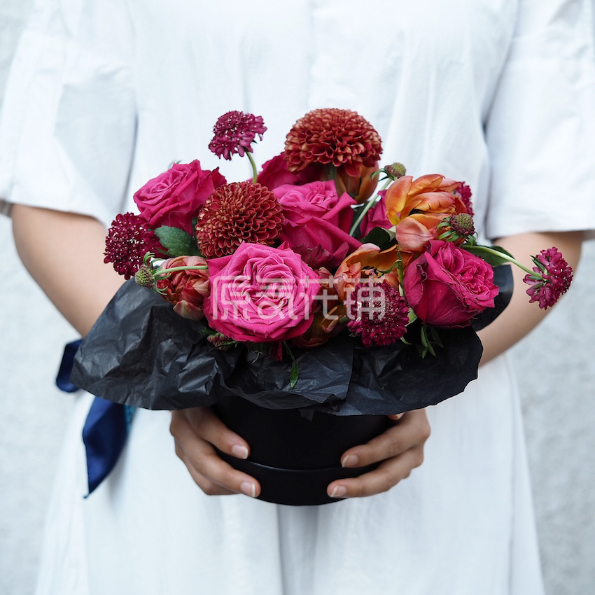 原气花铺-花店-上海-北京浆果--香格里拉玫瑰抱抱桶-2