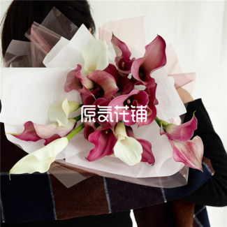 嫣红--进口海芋花束