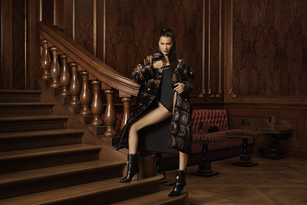 Bella Hadid 演绎 KITH PARK x Versace 跨界联名系列造型大片