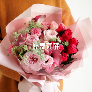 萌动--玫瑰海芋桔梗花束