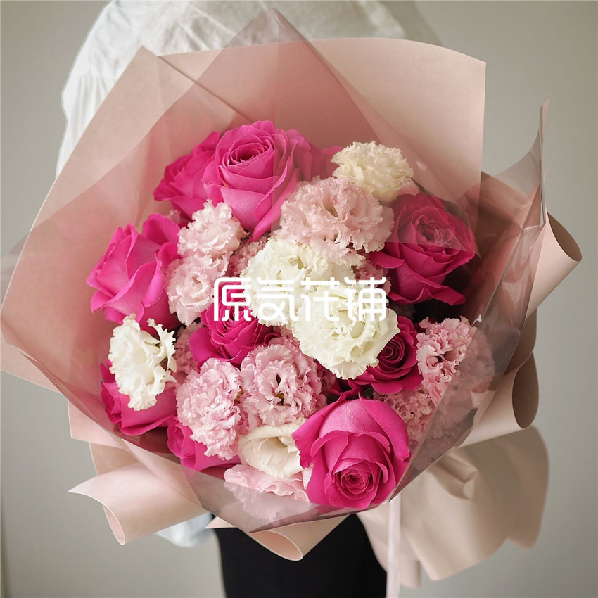 草莓慕斯 进口厄瓜多尔玫瑰无蕾龙胆花束 草莓慕斯 进口厄瓜多尔玫瑰无蕾龙胆花束