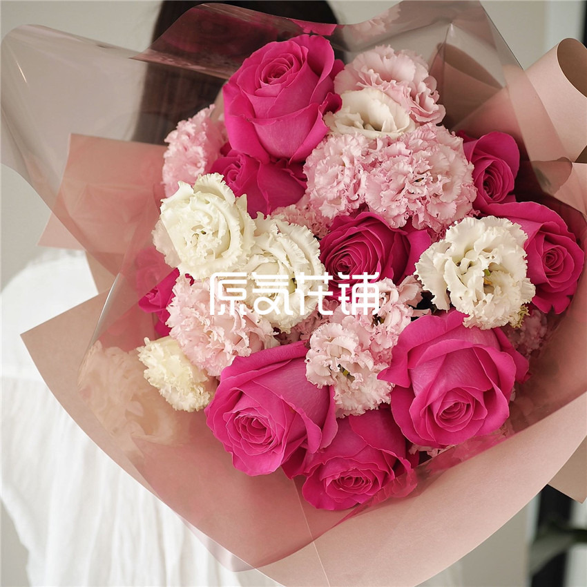 草莓慕斯 进口厄瓜多尔玫瑰无蕾龙胆花束 草莓慕斯 进口厄瓜多尔玫瑰无蕾龙胆花束