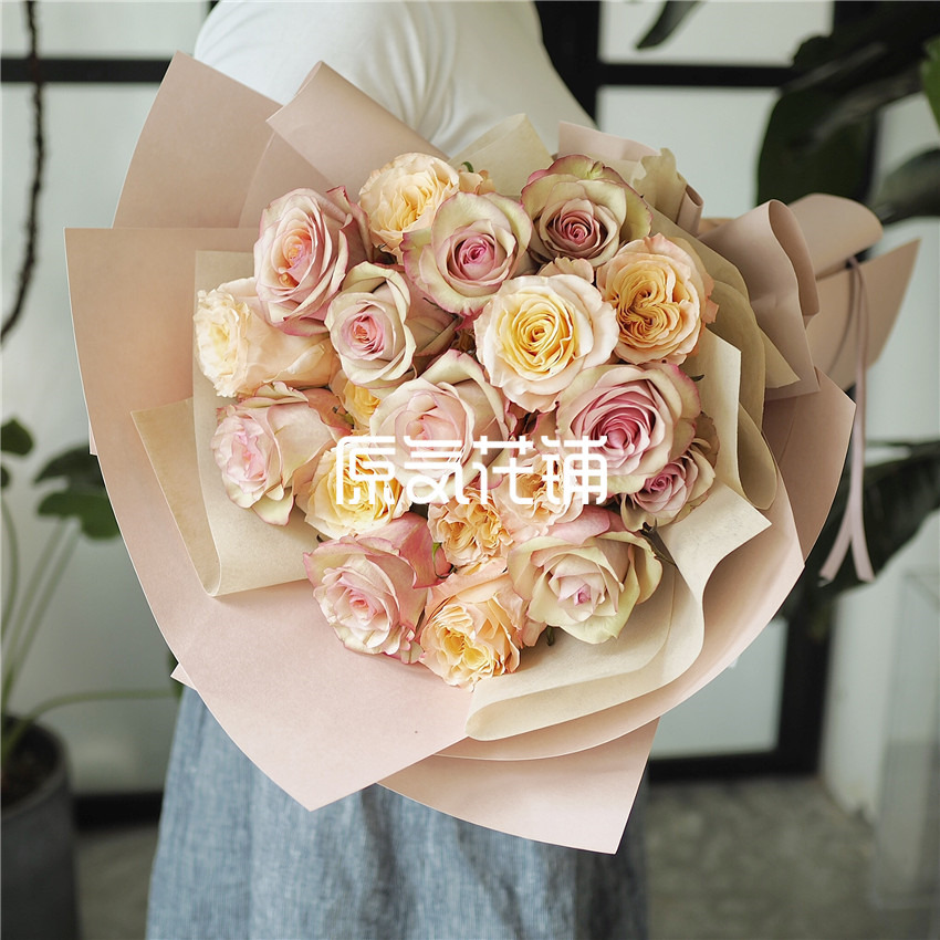 微光 进口厄瓜多尔玫瑰混合花束 微光 进口厄瓜多尔玫瑰混合花束