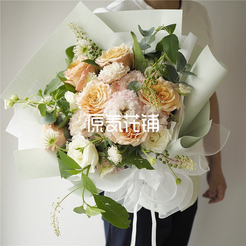 夏日香气 厄瓜多尔玫瑰翠珠花束 夏日香气 厄瓜多尔玫瑰翠珠花束