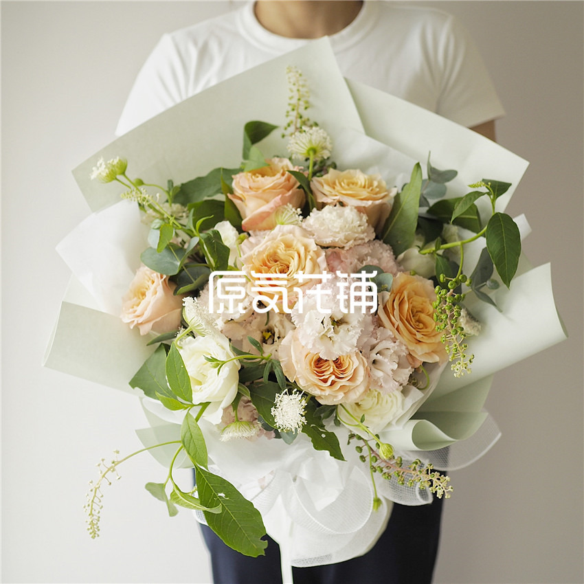 夏日香气 厄瓜多尔玫瑰翠珠花束 夏日香气 厄瓜多尔玫瑰翠珠花束
