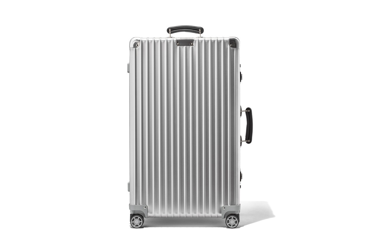RIMOWA 推出铝制银色版本经典旅行箱