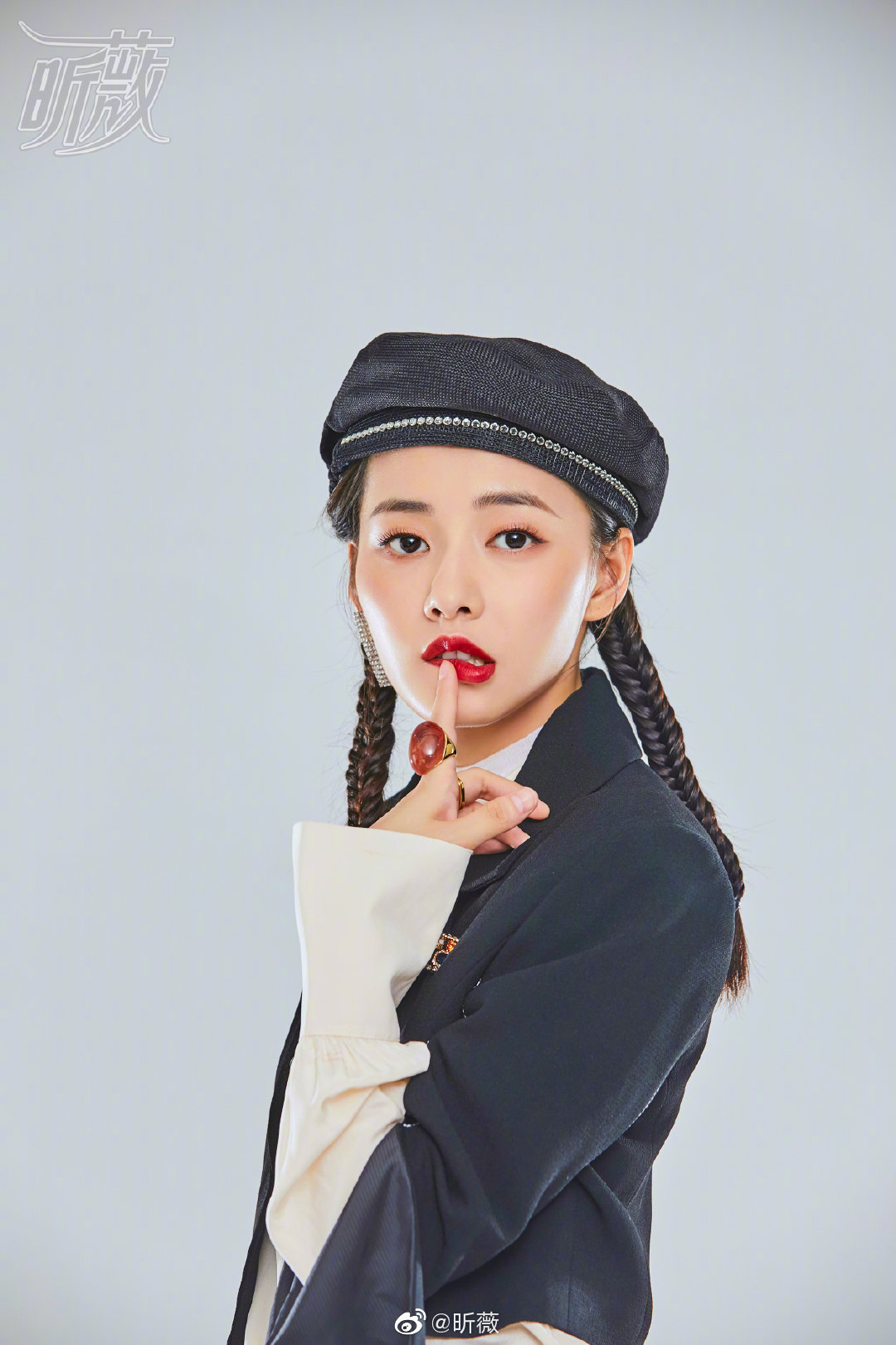 柴碧云 《昕薇》十一月刊内页