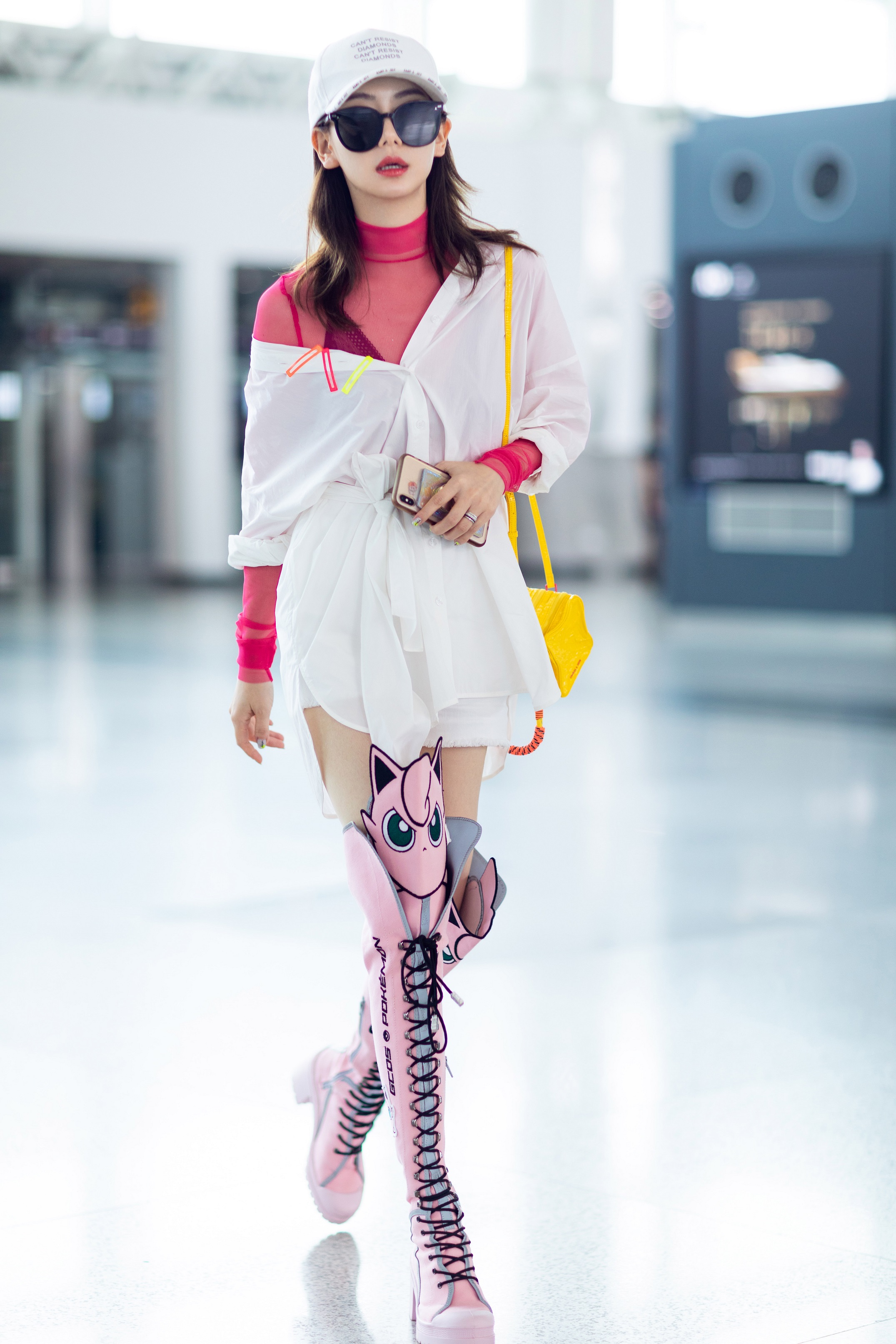 戚薇 机场街拍四