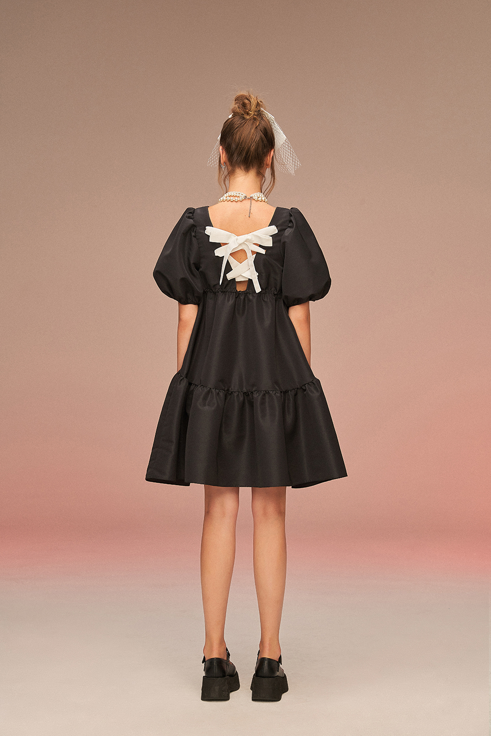 后背系带泡泡袖a型连衣裙