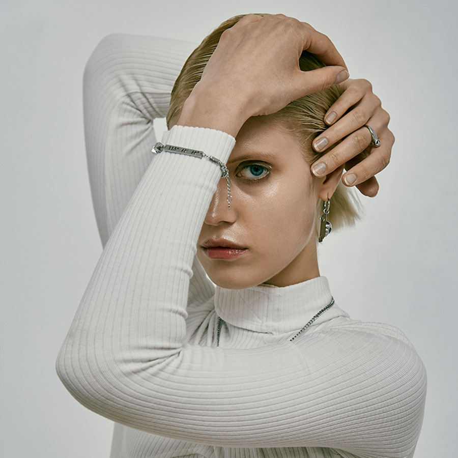 方块经纬度装饰钛钢手链-2