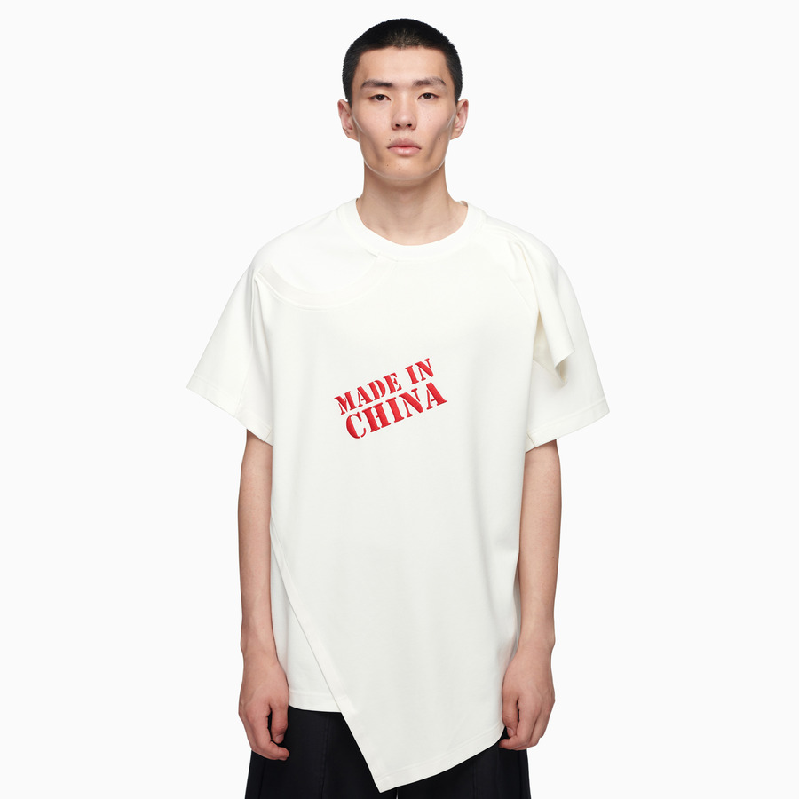 “MADE IN CHINA”刺绣解构拼接白色T恤