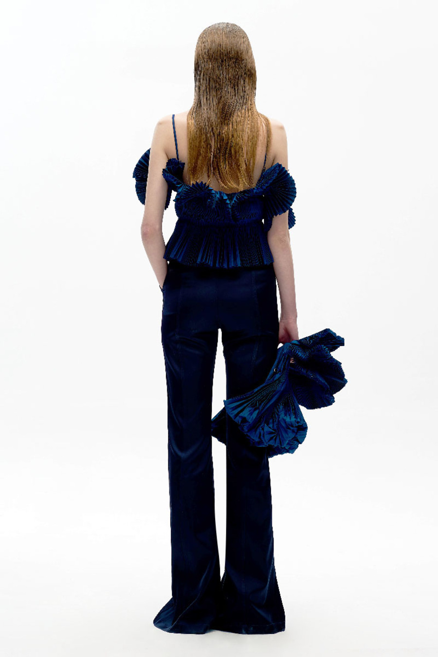 AW20 原创设计开叉喇叭裤-3