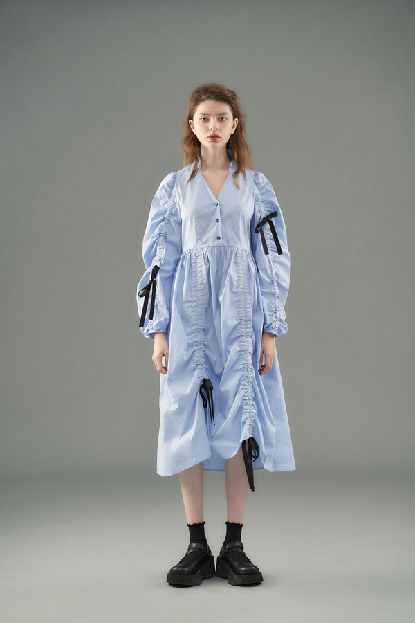 抽带造型连衣裙