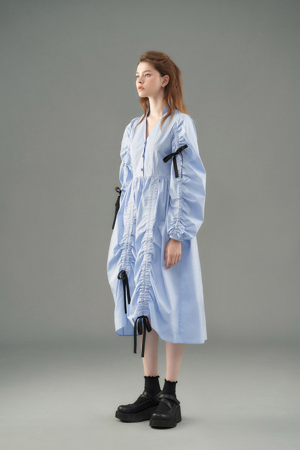 抽带造型连衣裙