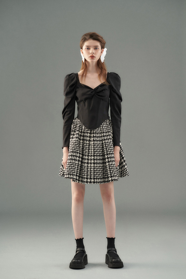 胸衣造型羊腿袖上衣