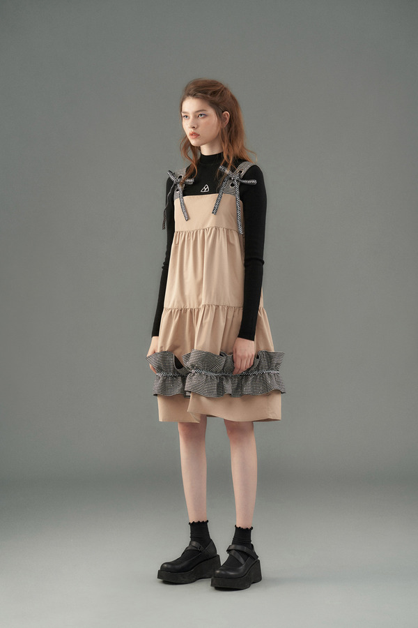 蝴蝶结背带A型连衣裙