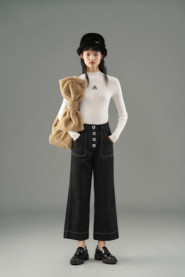 LOGO刺绣半高领针织毛衣