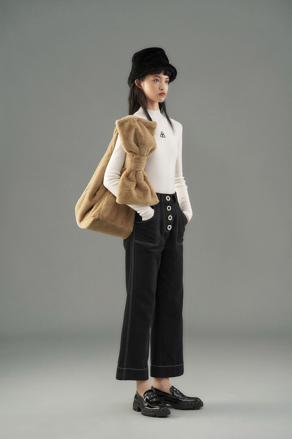 LOGO刺绣半高领针织毛衣