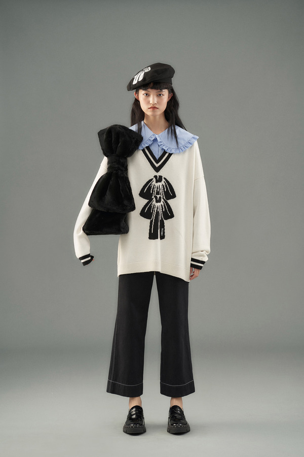 蝴蝶结图案V领宽松针织毛衣