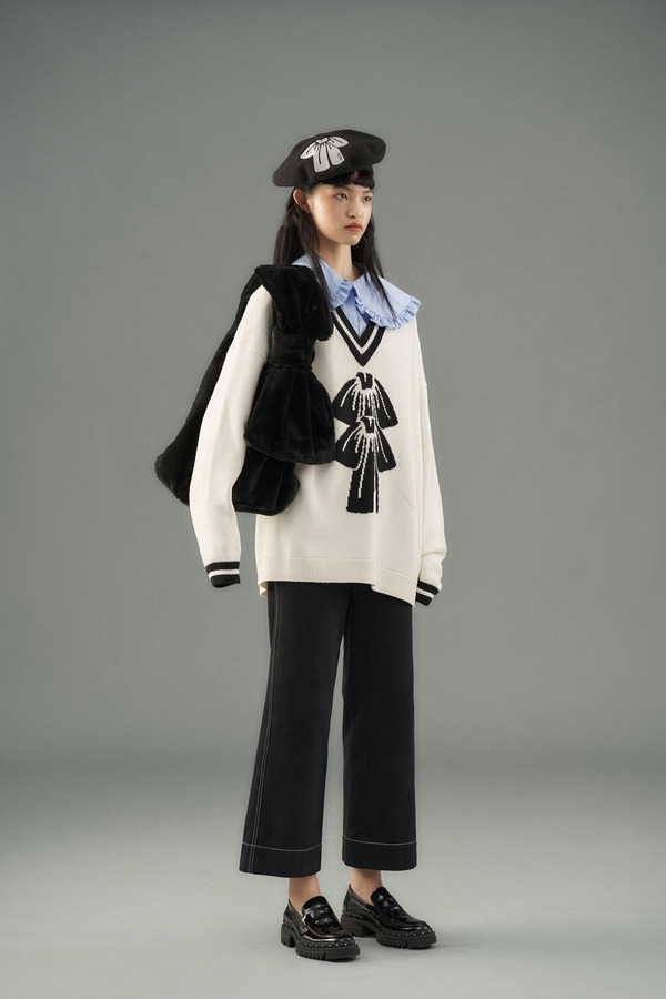 蝴蝶结图案V领宽松针织毛衣