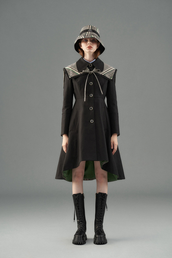 可拆卸海军领收腰大摆风衣