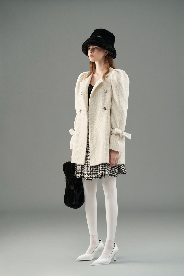 廓型泡泡袖双排扣大衣