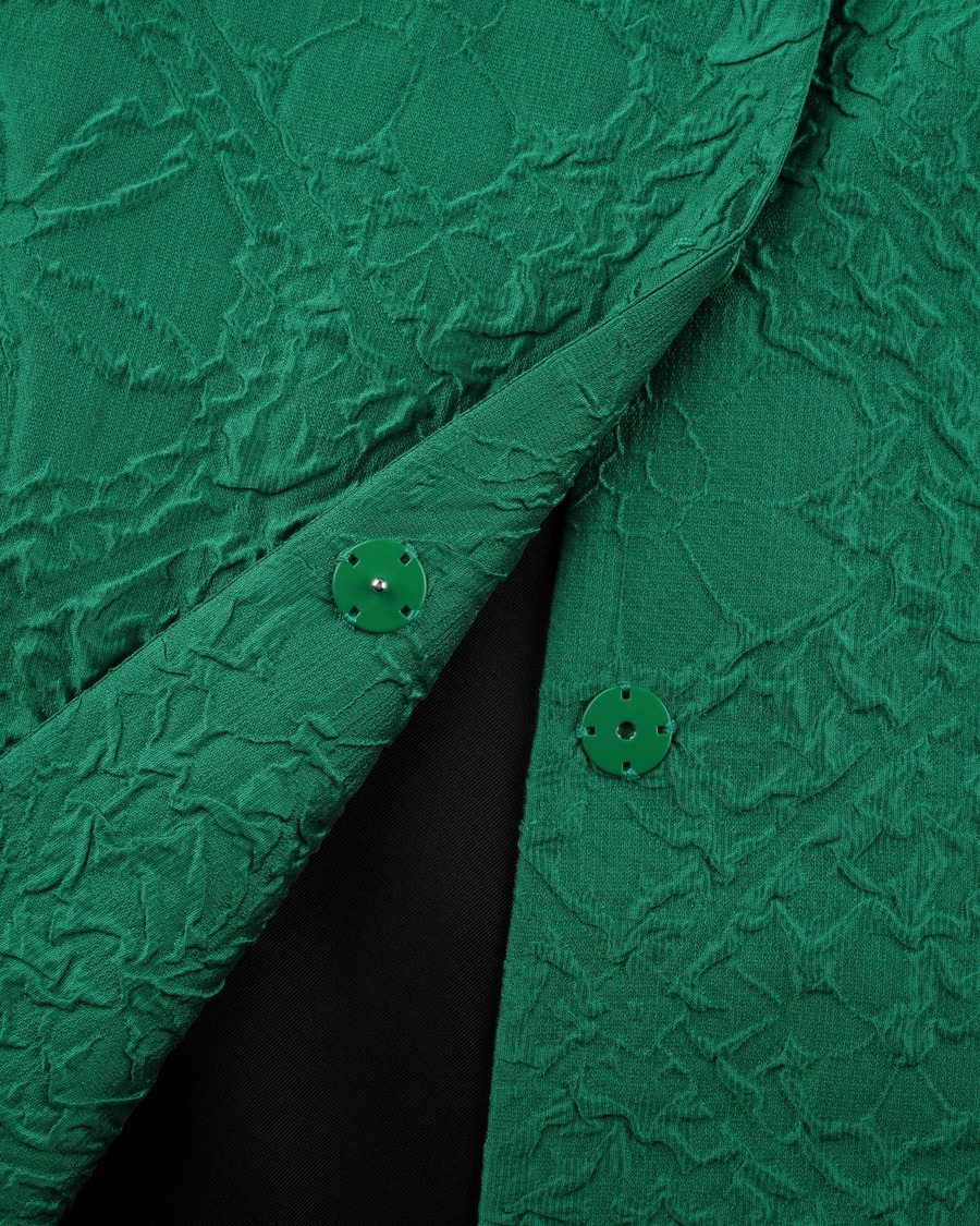 花瓶扣饰提花大衣-5