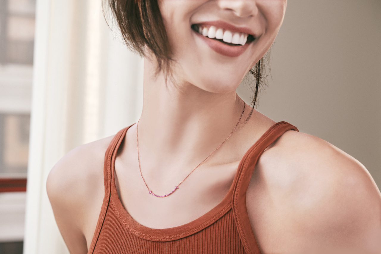 Tiffany & Co. 于线上独家推出 Tiffany T Smile 新年限量款项链