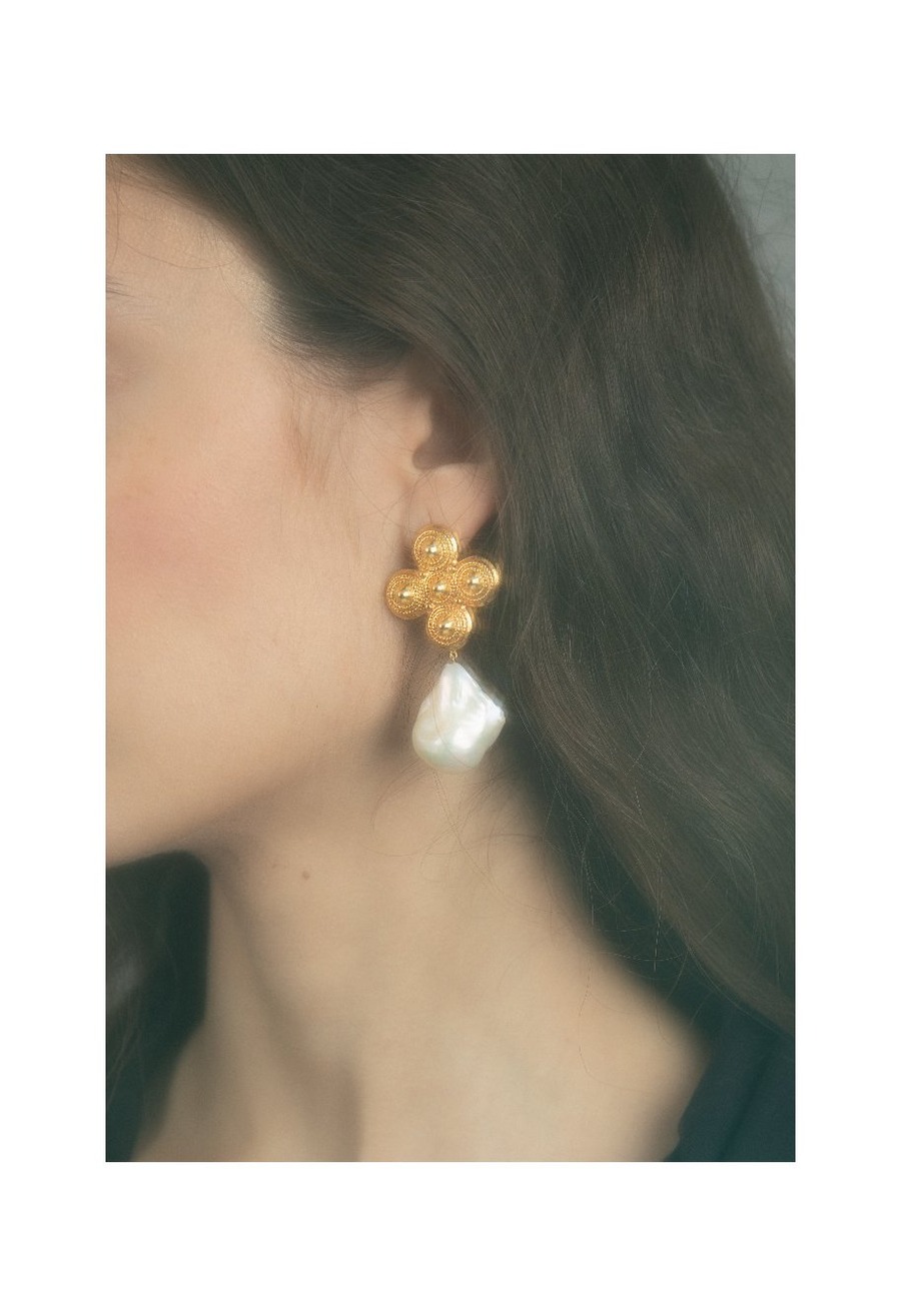 手工扣饰刺绣外套