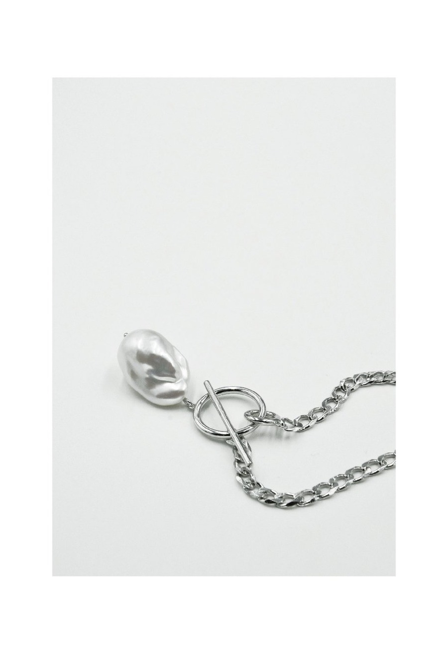 手工扣饰刺绣外套