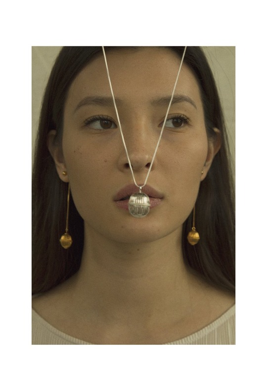 手工扣饰刺绣外套