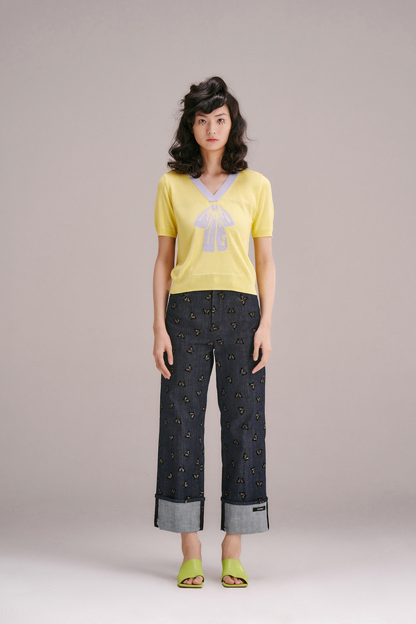 烫金印花翻脚直筒牛仔裤