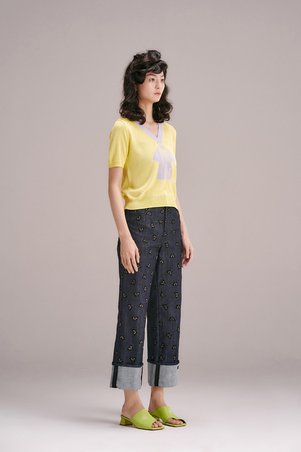 烫金印花翻脚直筒牛仔裤