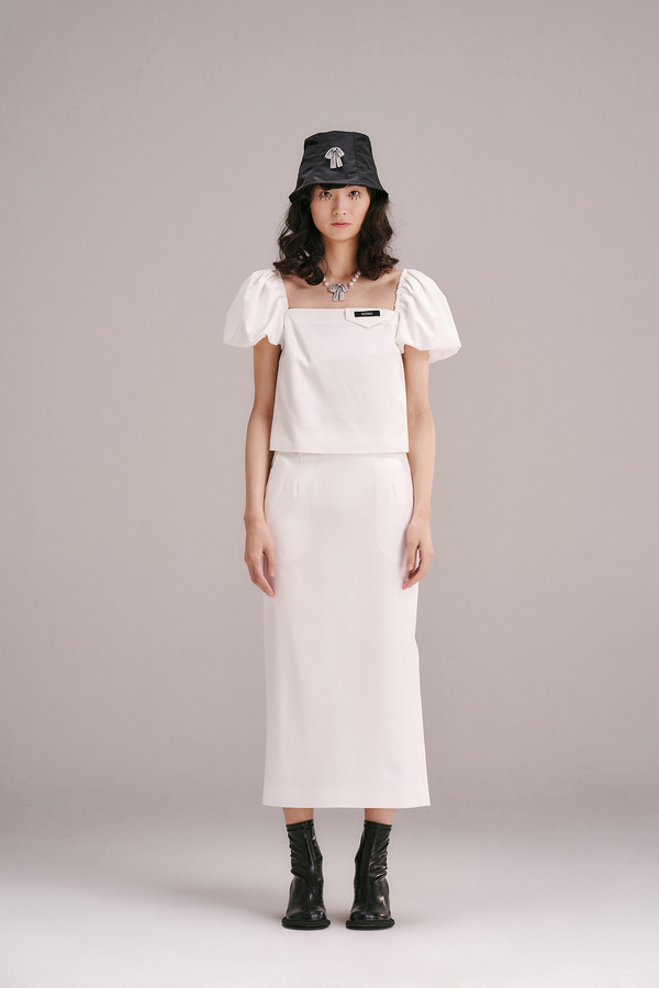 泡泡袖LOGO袋盖上衣