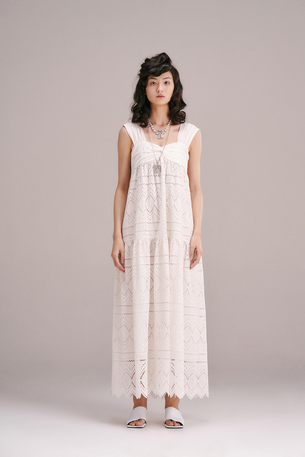 刺绣镂空吊带连衣裙
