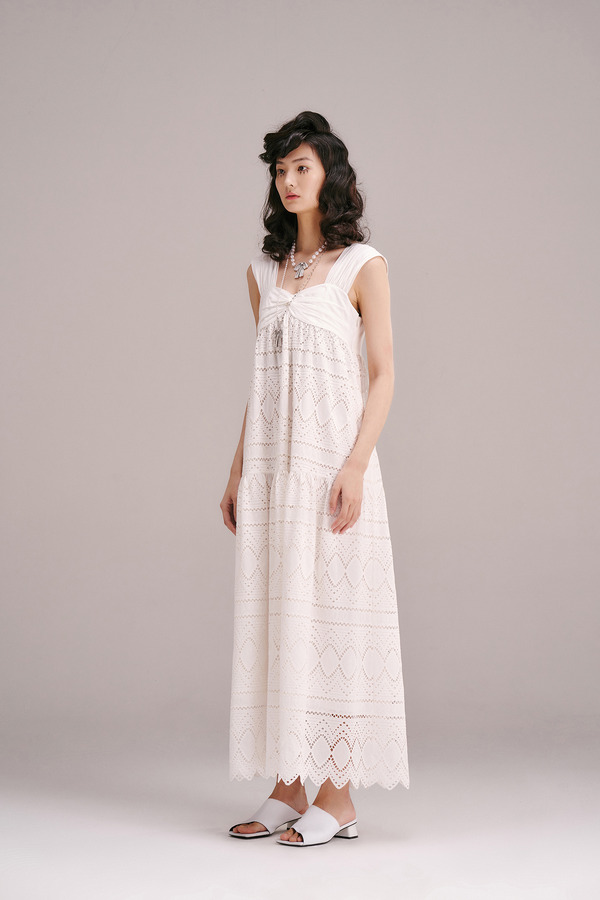 刺绣镂空吊带连衣裙