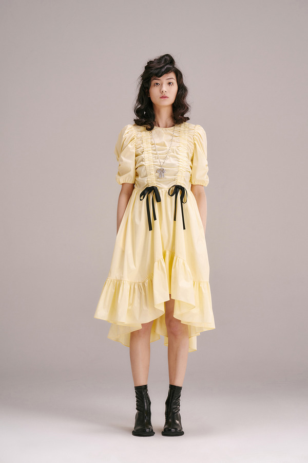 系带抽褶不规则下摆连衣裙