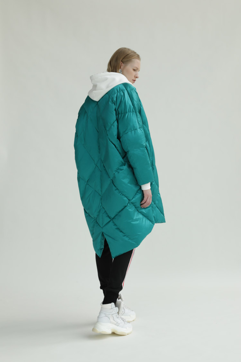 茧型菱形格绗线长款羽绒服-5