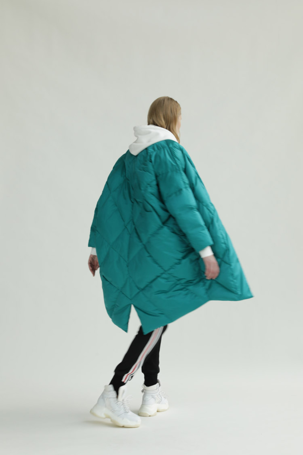 茧型菱形格绗线长款羽绒服