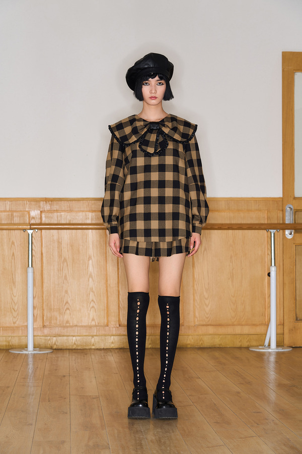 蝴蝶结领娃娃罩衫