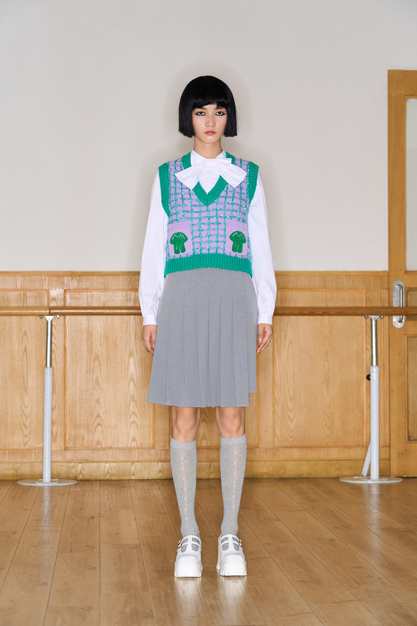 蝴蝶结刺绣V领针织小背心