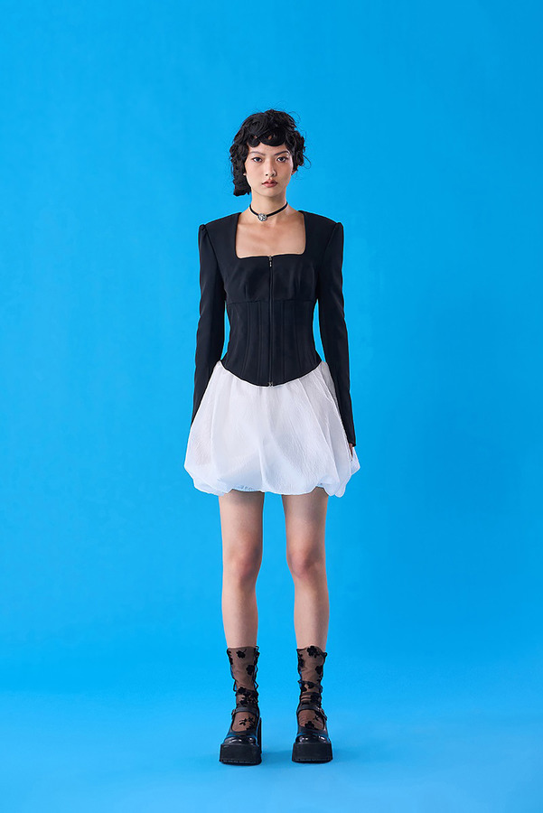 大方领胸衣造型上衣