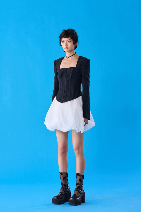 大方领胸衣造型上衣