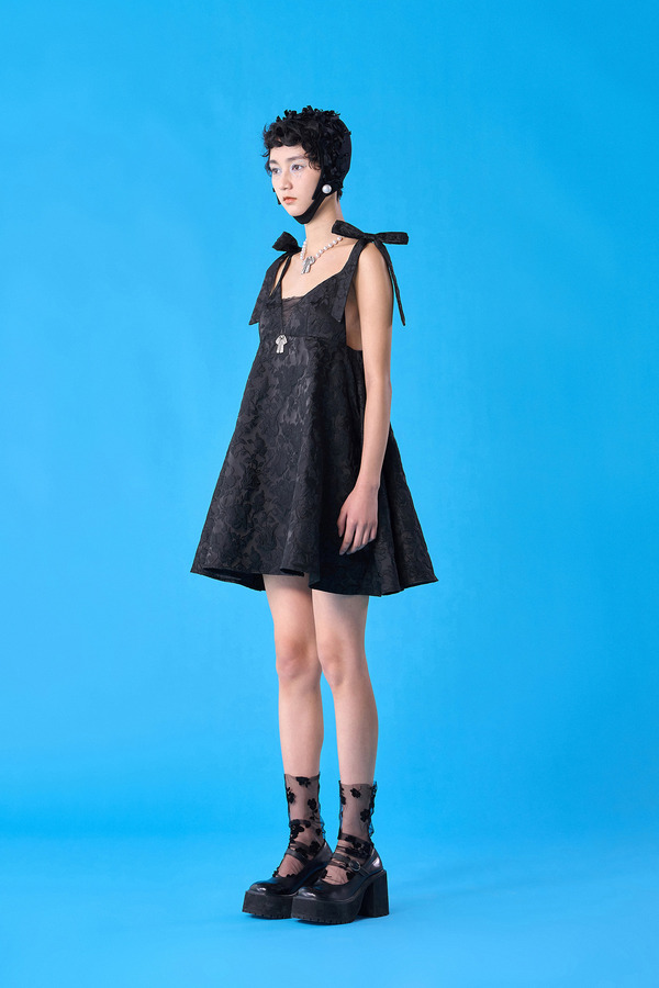 可拆卸蝴蝶结吊带娃娃连衣裙