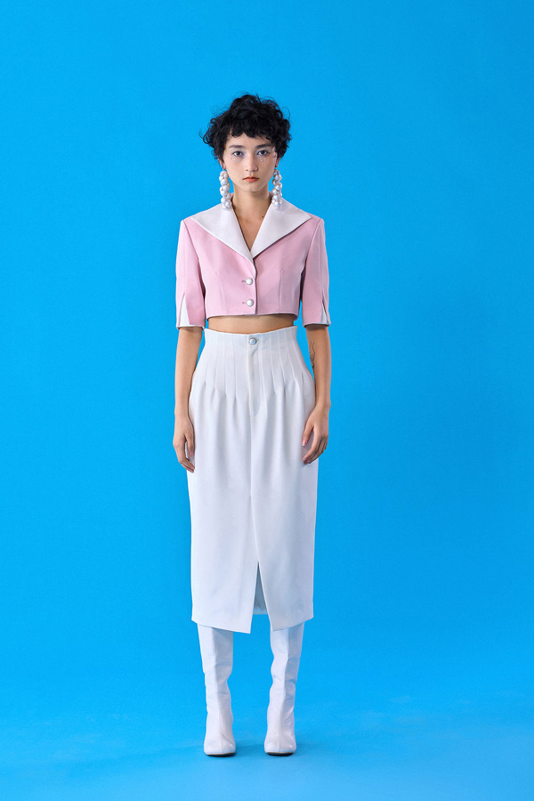 翻领五分袖短款小西装