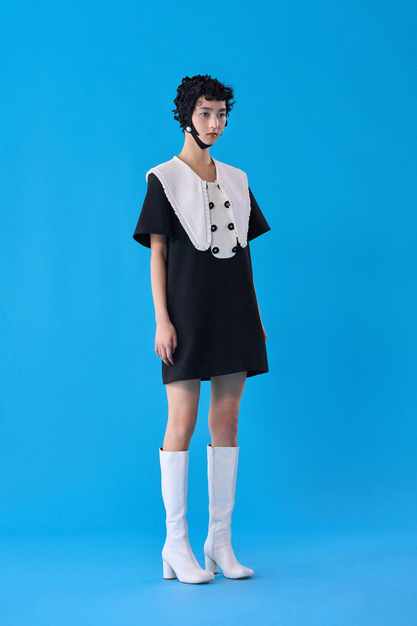 娃娃领直身连衣裙